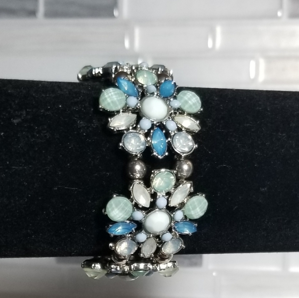 Blue-green metallic flower bracelet